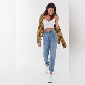 BDG High-Waisted Mom Jean – Light Wash